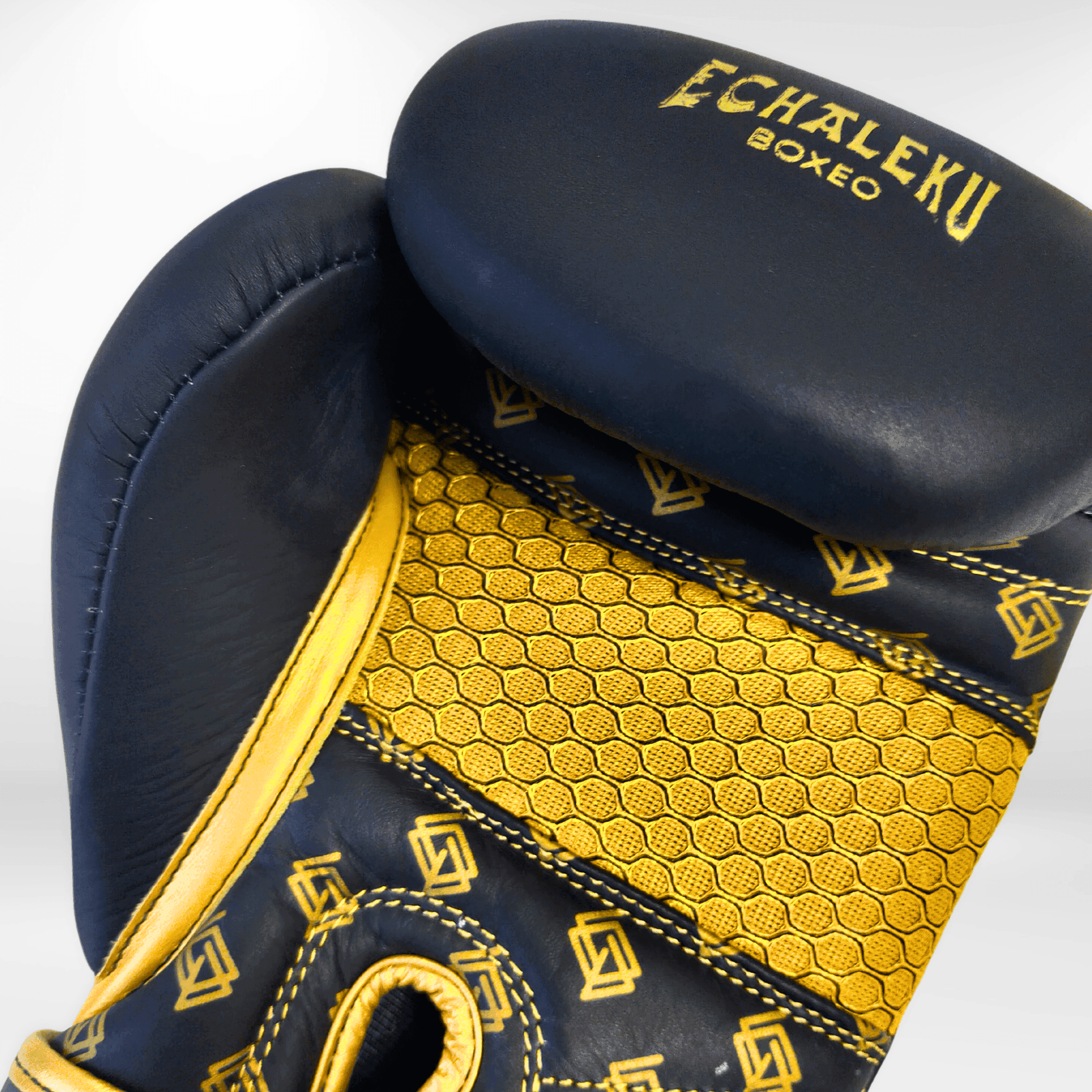 Handmix. GUANTES PREMIUM ENTRENAMIENTO BOXEO AMATEUR: Blanco/Negro + Dorado (v4.0) - Echaleku Boxeo